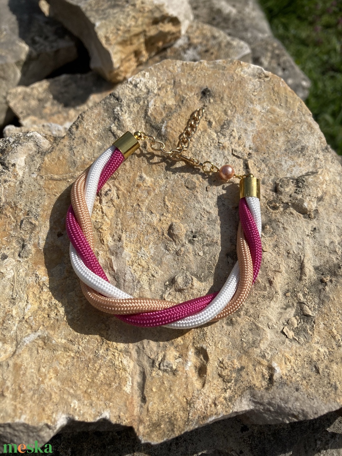 Twist karkötő fehér, púder, magenta - ékszer - karkötő - fonott karkötő - Meska.hu Twist karkötő fehér, púder, magenta - ékszer - karkötő - fonott karkötő - Meska.hu