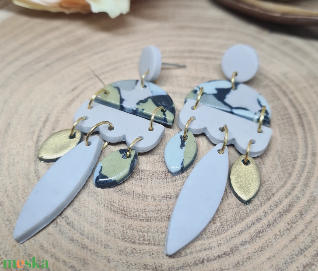 Márvány hatású süthető gyurma fülbevaló, BOHO, hosszú logó fülbevaló, szürke, arany, fekete színekben, FIMO - ékszer - fülbevaló - lógó fülbevaló - Meska.hu