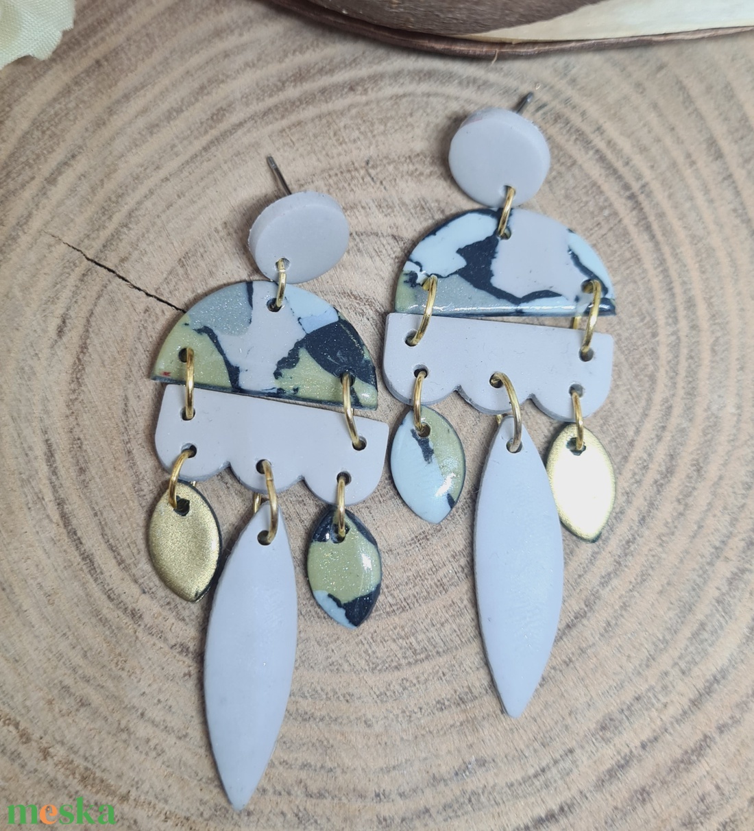 Márvány hatású süthető gyurma fülbevaló, BOHO, hosszú logó fülbevaló, szürke, arany, fekete színekben, FIMO - ékszer - fülbevaló - lógó fülbevaló - Meska.hu