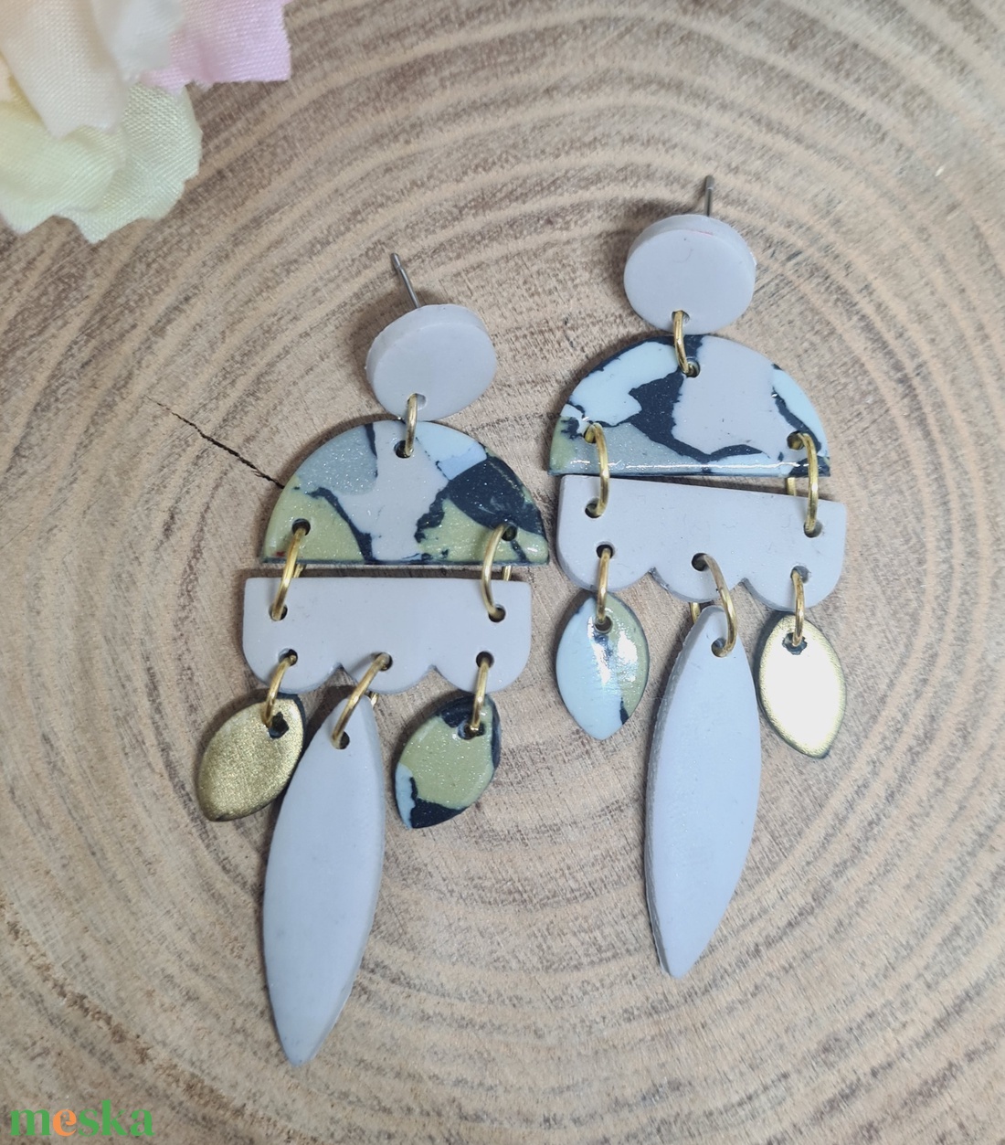 Márvány hatású süthető gyurma fülbevaló, BOHO, hosszú logó fülbevaló, szürke, arany, fekete színekben, FIMO - ékszer - fülbevaló - lógó fülbevaló - Meska.hu