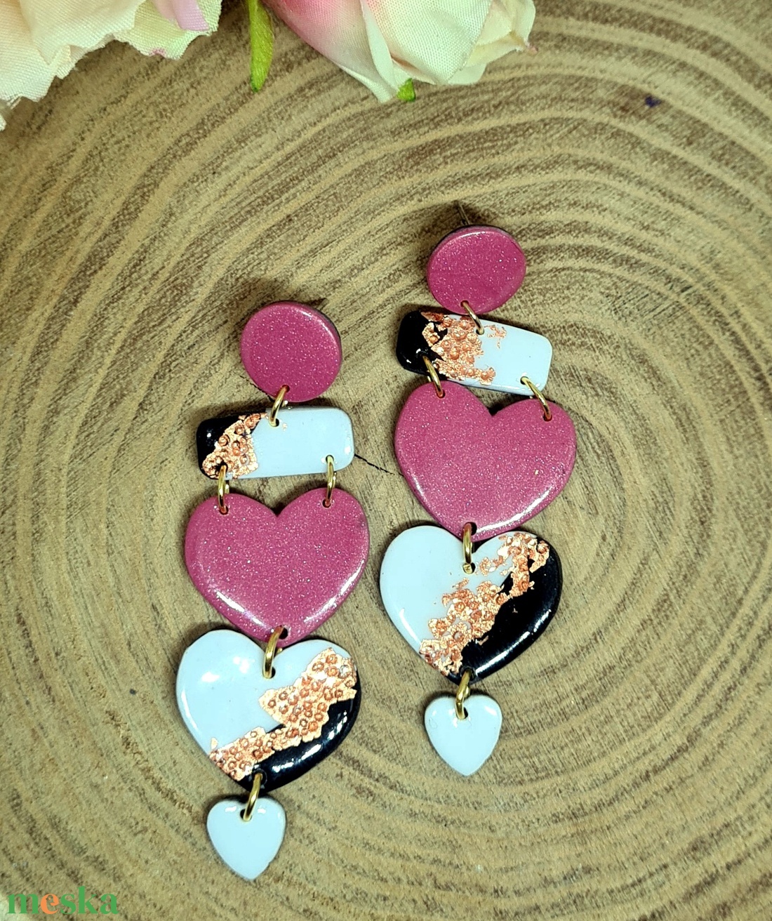 Fekete, fehér, arany, rózsaszín, szívecskés gyurma, polymerclay fülbevaló. Valentin nap, ajándék nőknek, lányoknak - ékszer - fülbevaló - lógó fülbevaló - Meska.hu Fekete, fehér, arany, rózsaszín, szívecskés gyurma, polymerclay fülbevaló. Valentin nap, ajándék nőknek, lányoknak - ékszer - fülbevaló - lógó fülbevaló - Meska.hu