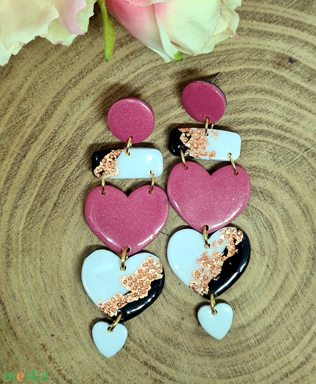 Fekete, fehér, arany, rózsaszín, szívecskés gyurma, polymerclay fülbevaló. Valentin nap, ajándék nőknek, lányoknak - ékszer - fülbevaló - lógó fülbevaló - Meska.hu Fekete, fehér, arany, rózsaszín, szívecskés gyurma, polymerclay fülbevaló. Valentin nap, ajándék nőknek, lányoknak - ékszer - fülbevaló - lógó fülbevaló - Meska.hu