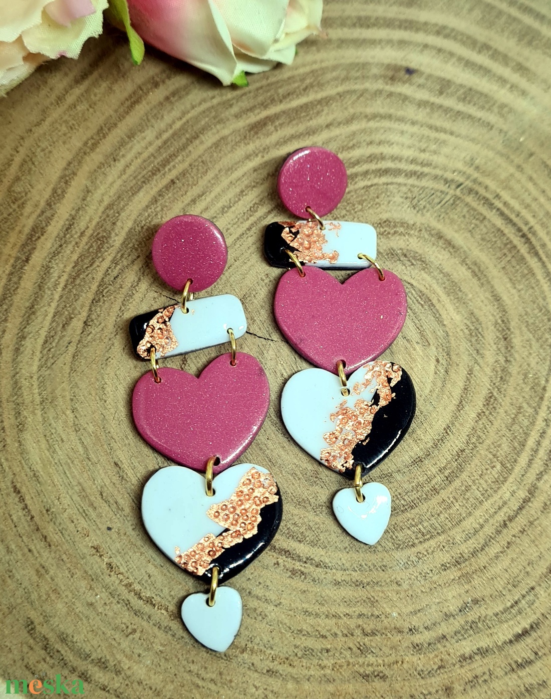 Fekete, fehér, arany, rózsaszín, szívecskés gyurma, polymerclay fülbevaló. Valentin nap, ajándék nőknek, lányoknak - ékszer - fülbevaló - lógó fülbevaló - Meska.hu Fekete, fehér, arany, rózsaszín, szívecskés gyurma, polymerclay fülbevaló. Valentin nap, ajándék nőknek, lányoknak - ékszer - fülbevaló - lógó fülbevaló - Meska.hu