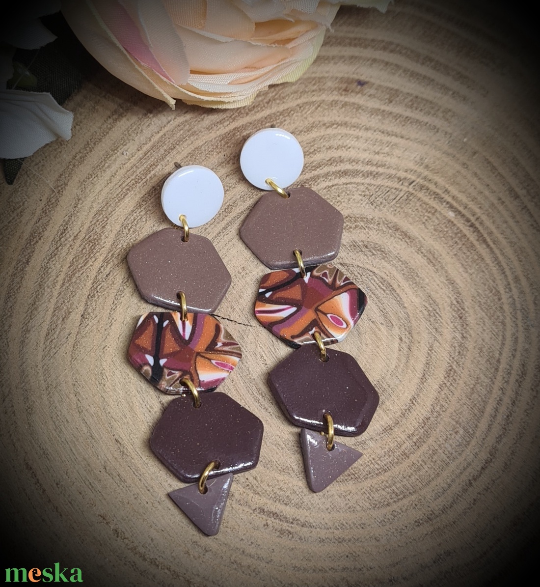 Naplemente. Fekete, fehér, arany, barna, narancs gyurma, polymerclay hosszú lógós fülbevaló. Ajándék nőknek, lányoknak. - ékszer - fülbevaló - lógó fülbevaló - Meska.hu Naplemente. Fekete, fehér, arany, barna, narancs gyurma, polymerclay hosszú lógós fülbevaló. Ajándék nőknek, lányoknak. - ékszer - fülbevaló - lógó fülbevaló - Meska.hu