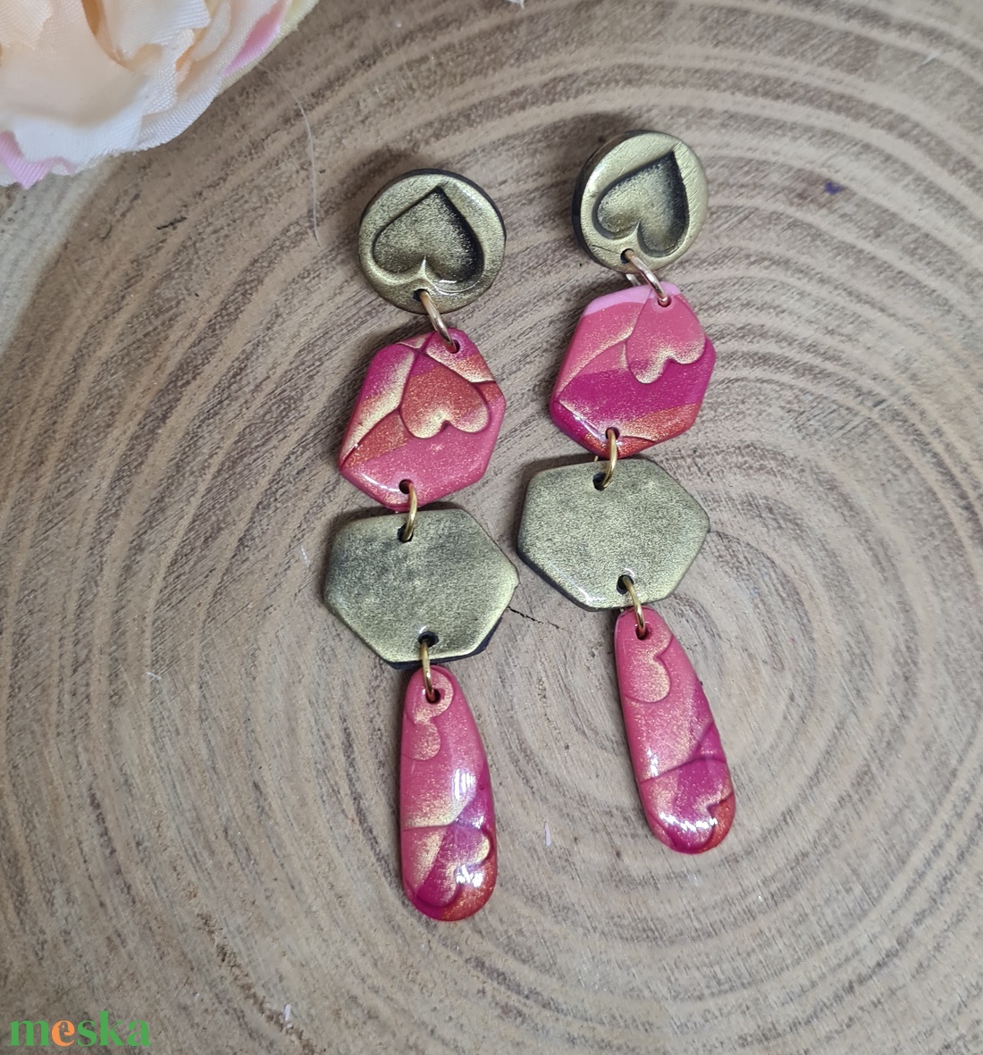 Hosszú, lógós, rózsaszín csíkos szín átmenetes arany szívecskés gyurma, polymerclay fülbevaló. Ajándék nőknek, lányoknak - ékszer - fülbevaló - lógó fülbevaló - Meska.hu Hosszú, lógós, rózsaszín csíkos szín átmenetes arany szívecskés gyurma, polymerclay fülbevaló. Ajándék nőknek, lányoknak - ékszer - fülbevaló - lógó fülbevaló - Meska.hu