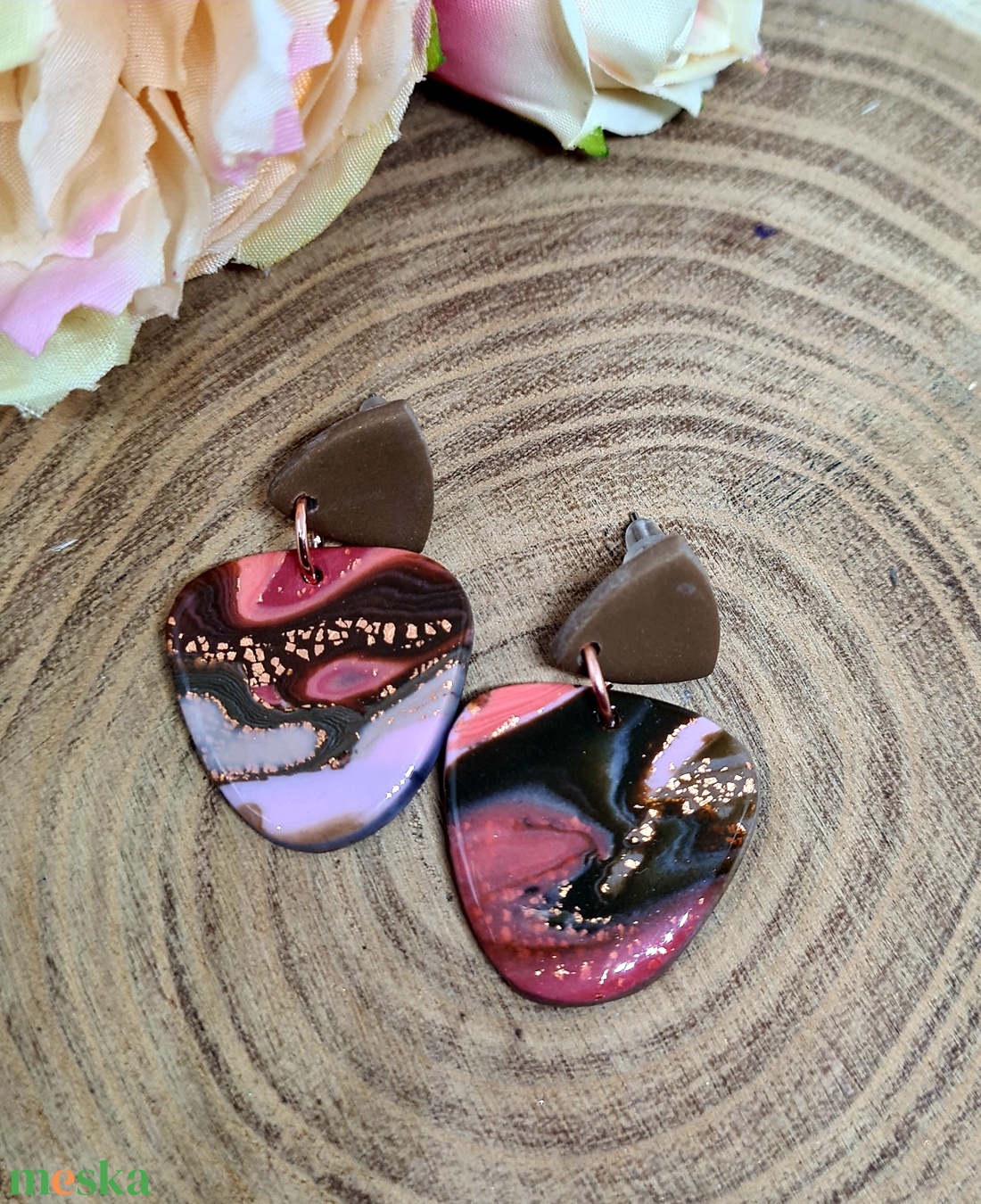 Márvány hatású süthető gyurma fülbevaló, barna, narancs, arany, és rózsaszín színekben, polymer clay. Ajándék nőknek. - ékszer - fülbevaló - lógó fülbevaló - Meska.hu