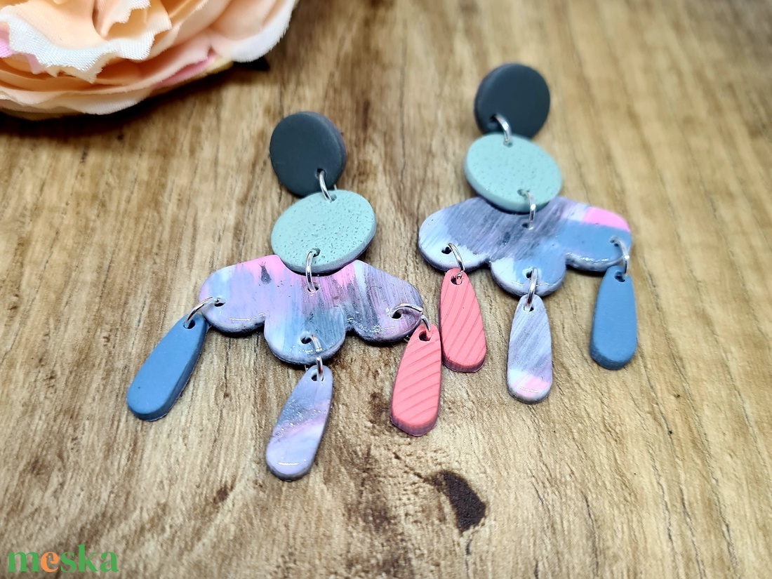 Pasztell színekkel festett hosszú, süthető gyurma fülbevaló. Ezüst, kék, barack, szürke színekben, polymerclay. Ajándék. - ékszer - fülbevaló - lógó fülbevaló - Meska.hu Pasztell színekkel festett hosszú, süthető gyurma fülbevaló. Ezüst, kék, barack, szürke színekben, polymerclay. Ajándék. - ékszer - fülbevaló - lógó fülbevaló - Meska.hu
