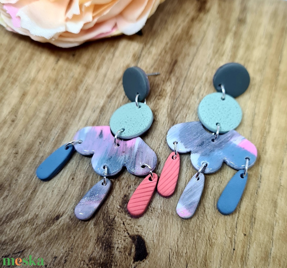 Pasztell színekkel festett hosszú, süthető gyurma fülbevaló. Ezüst, kék, barack, szürke színekben, polymerclay. Ajándék. - ékszer - fülbevaló - lógó fülbevaló - Meska.hu Pasztell színekkel festett hosszú, süthető gyurma fülbevaló. Ezüst, kék, barack, szürke színekben, polymerclay. Ajándék. - ékszer - fülbevaló - lógó fülbevaló - Meska.hu