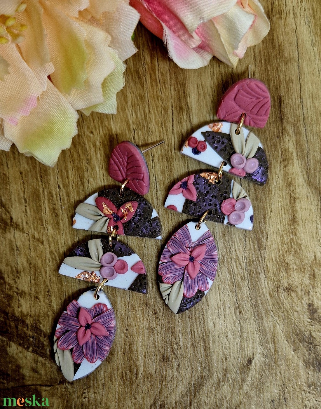 Virágokkal disztett, pink, fehér, arany, zöld hosszú süthető gyurma fülbevaló. Polymer clay. Ajándék nőknek. Tavaszi. - ékszer - fülbevaló - lógó fülbevaló - Meska.hu Virágokkal disztett, pink, fehér, arany, zöld hosszú süthető gyurma fülbevaló. Polymer clay. Ajándék nőknek. Tavaszi. - ékszer - fülbevaló - lógó fülbevaló - Meska.hu