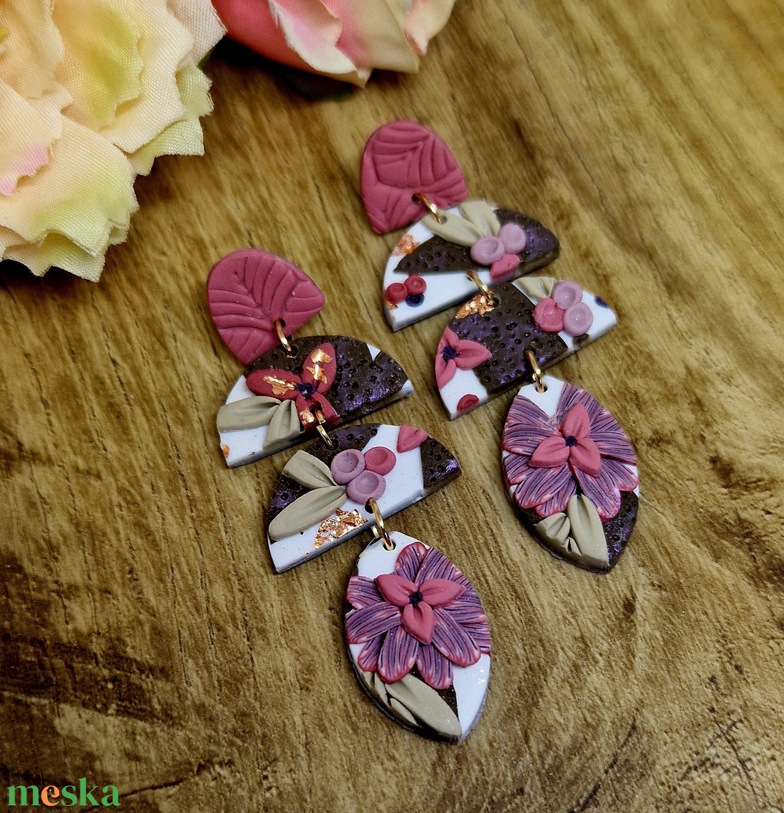 Virágokkal disztett, pink, fehér, arany, zöld hosszú süthető gyurma fülbevaló. Polymer clay. Ajándék nőknek. Tavaszi. - ékszer - fülbevaló - lógó fülbevaló - Meska.hu Virágokkal disztett, pink, fehér, arany, zöld hosszú süthető gyurma fülbevaló. Polymer clay. Ajándék nőknek. Tavaszi. - ékszer - fülbevaló - lógó fülbevaló - Meska.hu