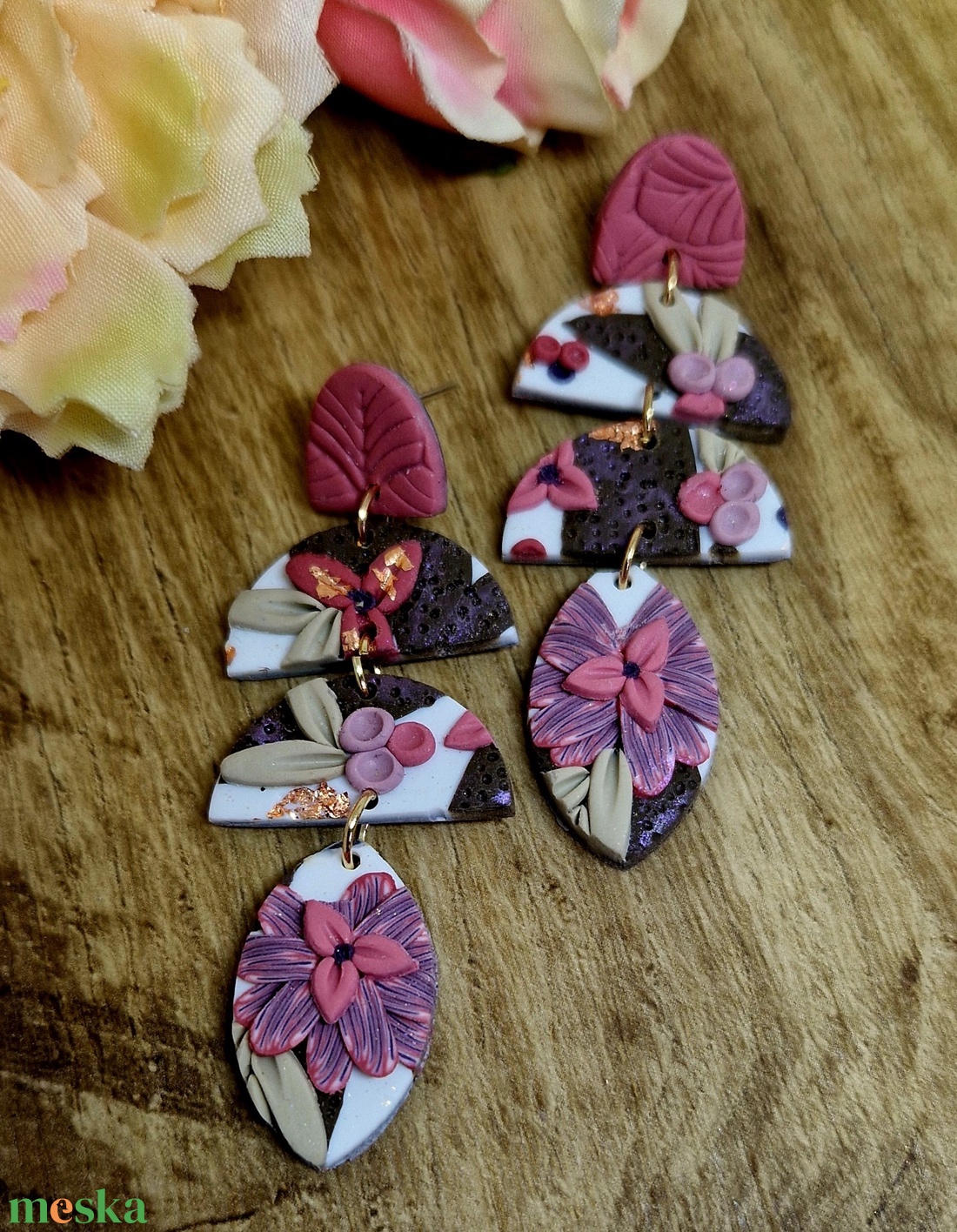 Virágokkal disztett, pink, fehér, arany, zöld hosszú süthető gyurma fülbevaló. Polymer clay. Ajándék nőknek. Tavaszi. - ékszer - fülbevaló - lógó fülbevaló - Meska.hu Virágokkal disztett, pink, fehér, arany, zöld hosszú süthető gyurma fülbevaló. Polymer clay. Ajándék nőknek. Tavaszi. - ékszer - fülbevaló - lógó fülbevaló - Meska.hu