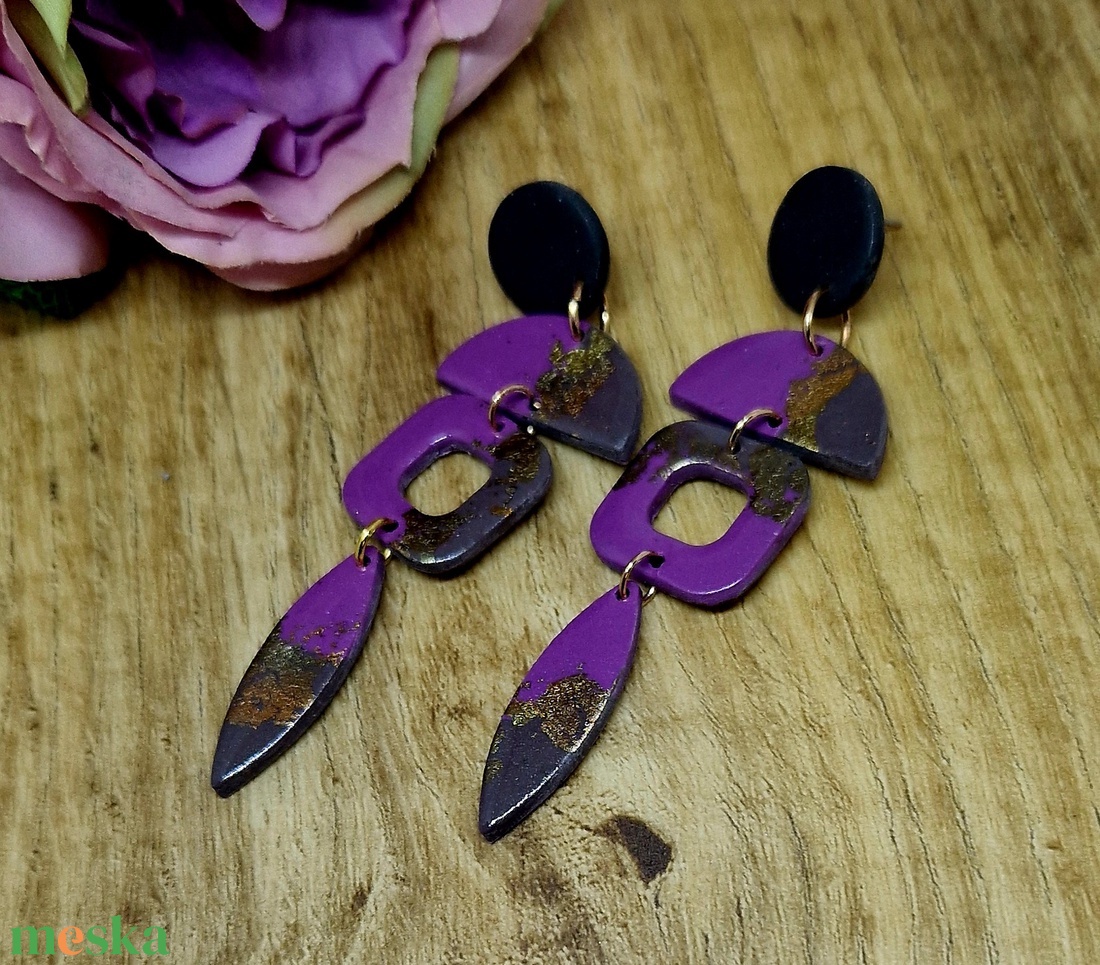 Hosszú süthető gyurma fülbevaló, szürke, lila, arany, színekben, polymer clay. Ajándék nőknek. - ékszer - fülbevaló - lógó fülbevaló - Meska.hu