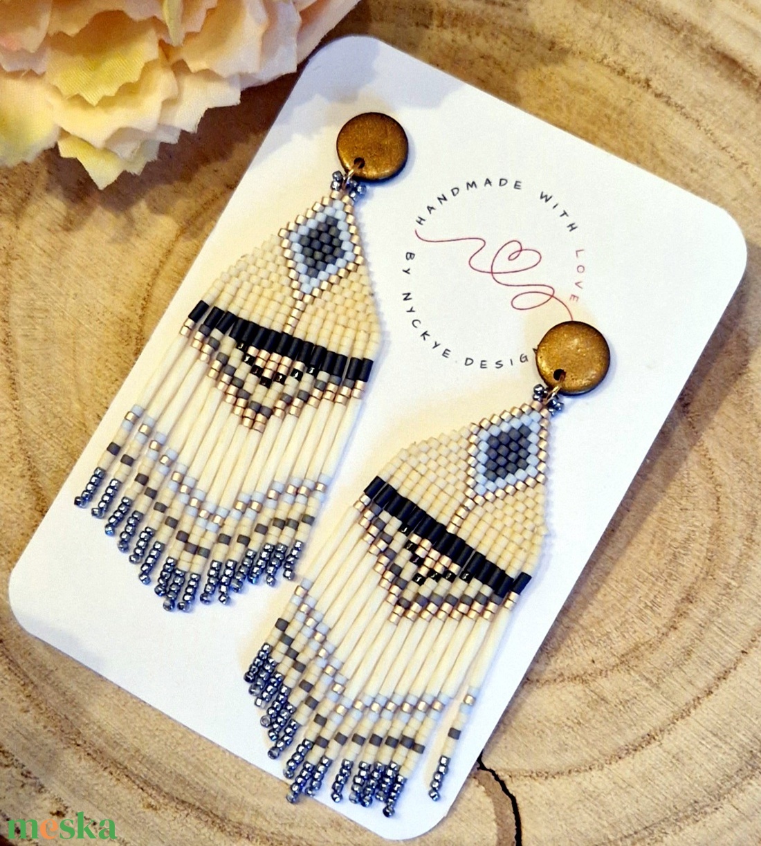 Hosszú, lógós, mintás, fekete, fehér, arany, kék színű miyuki delica gyöngy fülbevaló. Brickstitch. Ajándék nőknek. - ékszer - fülbevaló - lógó fülbevaló - Meska.hu Hosszú, lógós, mintás, fekete, fehér, arany, kék színű miyuki delica gyöngy fülbevaló. Brickstitch. Ajándék nőknek. - ékszer - fülbevaló - lógó fülbevaló - Meska.hu