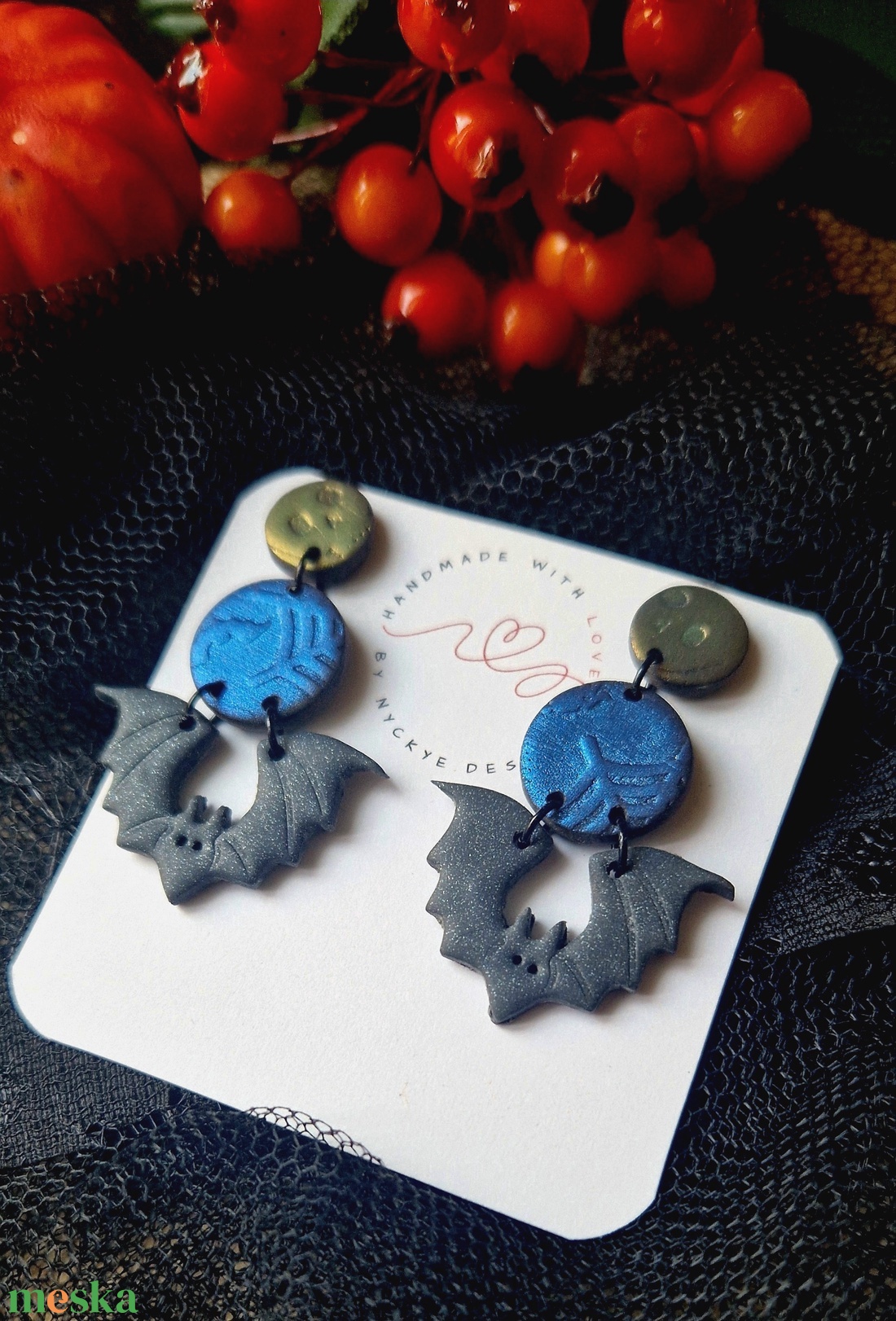 Halloween denevéres logós mintás fülbevaló. Polymer clay. Ajándék nőknek. - otthon & életmód - dekoráció - halloween - halloweeni ékszerek - Meska.hu Halloween denevéres logós mintás fülbevaló. Polymer clay. Ajándék nőknek. - otthon & életmód - dekoráció - halloween - halloweeni ékszerek - Meska.hu