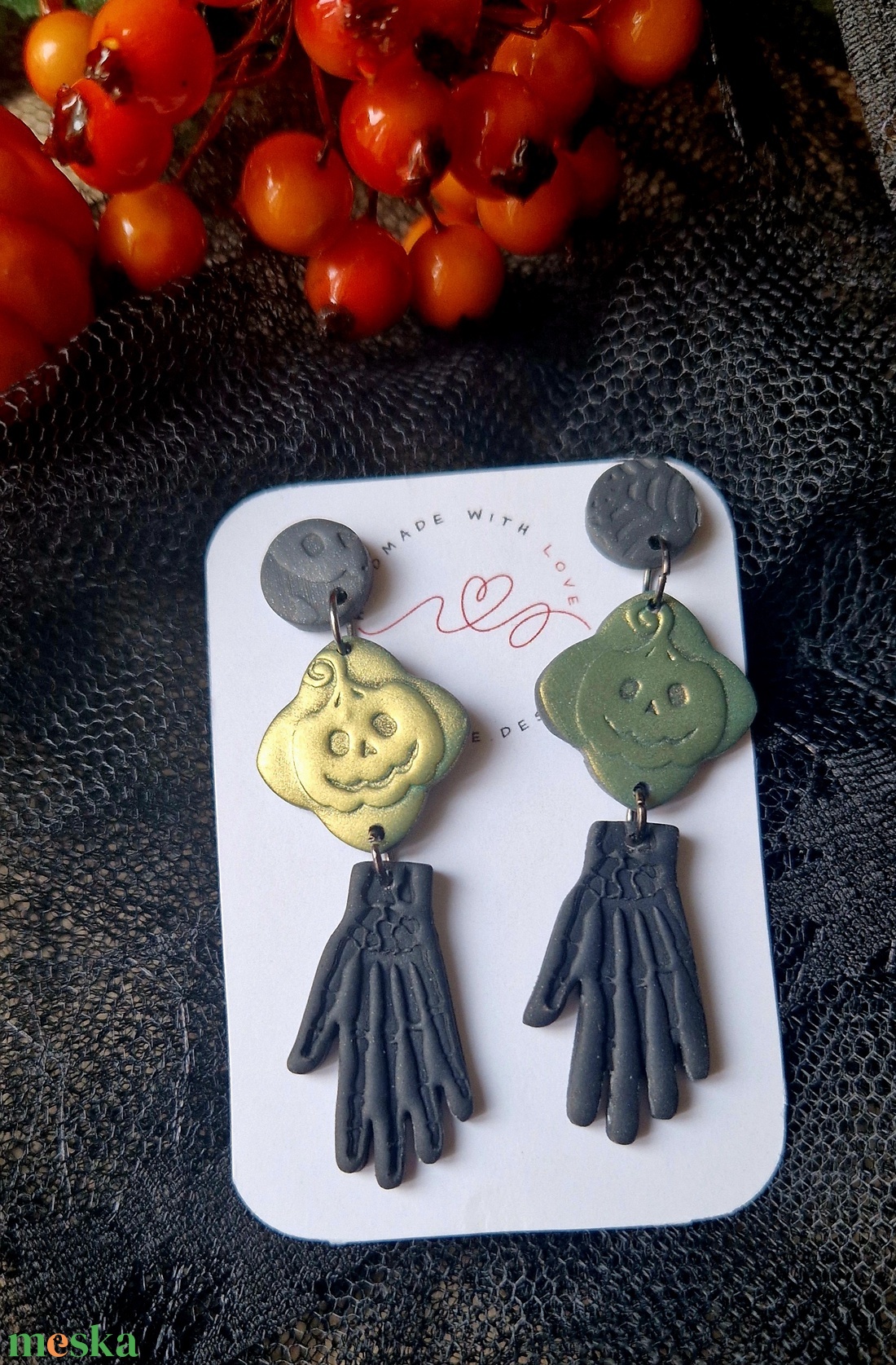 Halloween tök és csontváz mintás hosszú logós fülbevaló. Fekete és zöldesarany színekkel. Polymer clay. Ajándék nőknek. - ékszer - fülbevaló - lógó fülbevaló - Meska.hu Halloween tök és csontváz mintás hosszú logós fülbevaló. Fekete és zöldesarany színekkel. Polymer clay. Ajándék nőknek. - ékszer - fülbevaló - lógó fülbevaló - Meska.hu