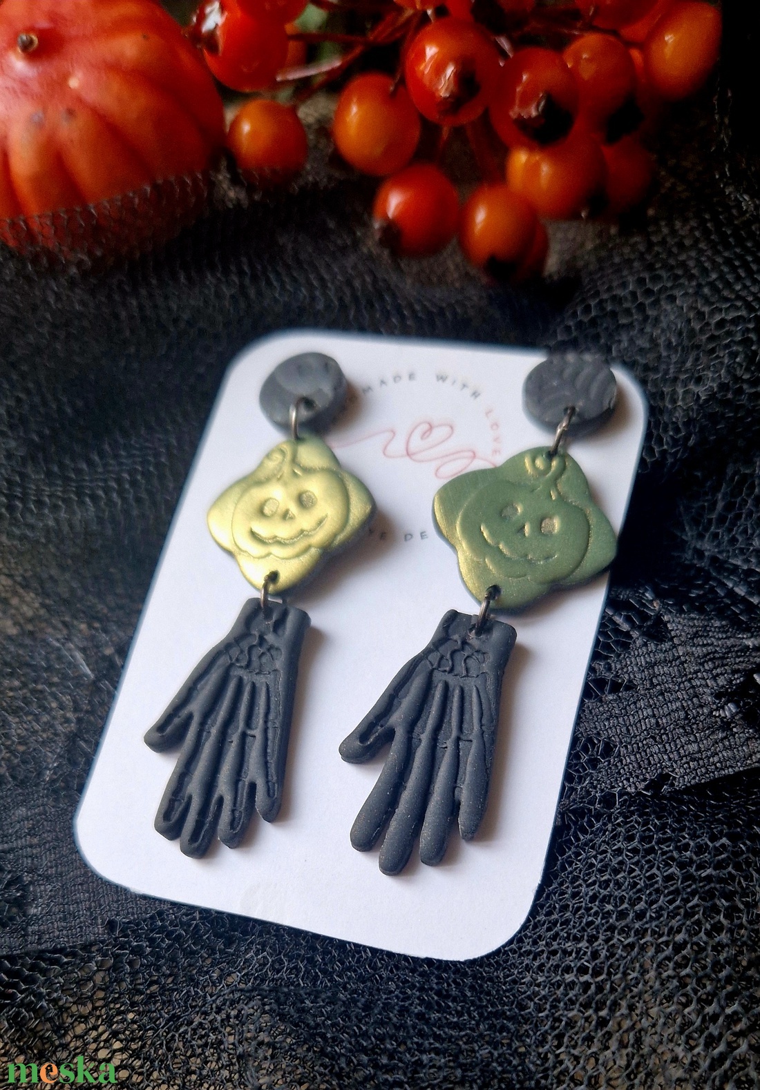 Halloween tök és csontváz mintás hosszú logós fülbevaló. Fekete és zöldesarany színekkel. Polymer clay. Ajándék nőknek. - ékszer - fülbevaló - lógó fülbevaló - Meska.hu Halloween tök és csontváz mintás hosszú logós fülbevaló. Fekete és zöldesarany színekkel. Polymer clay. Ajándék nőknek. - ékszer - fülbevaló - lógó fülbevaló - Meska.hu