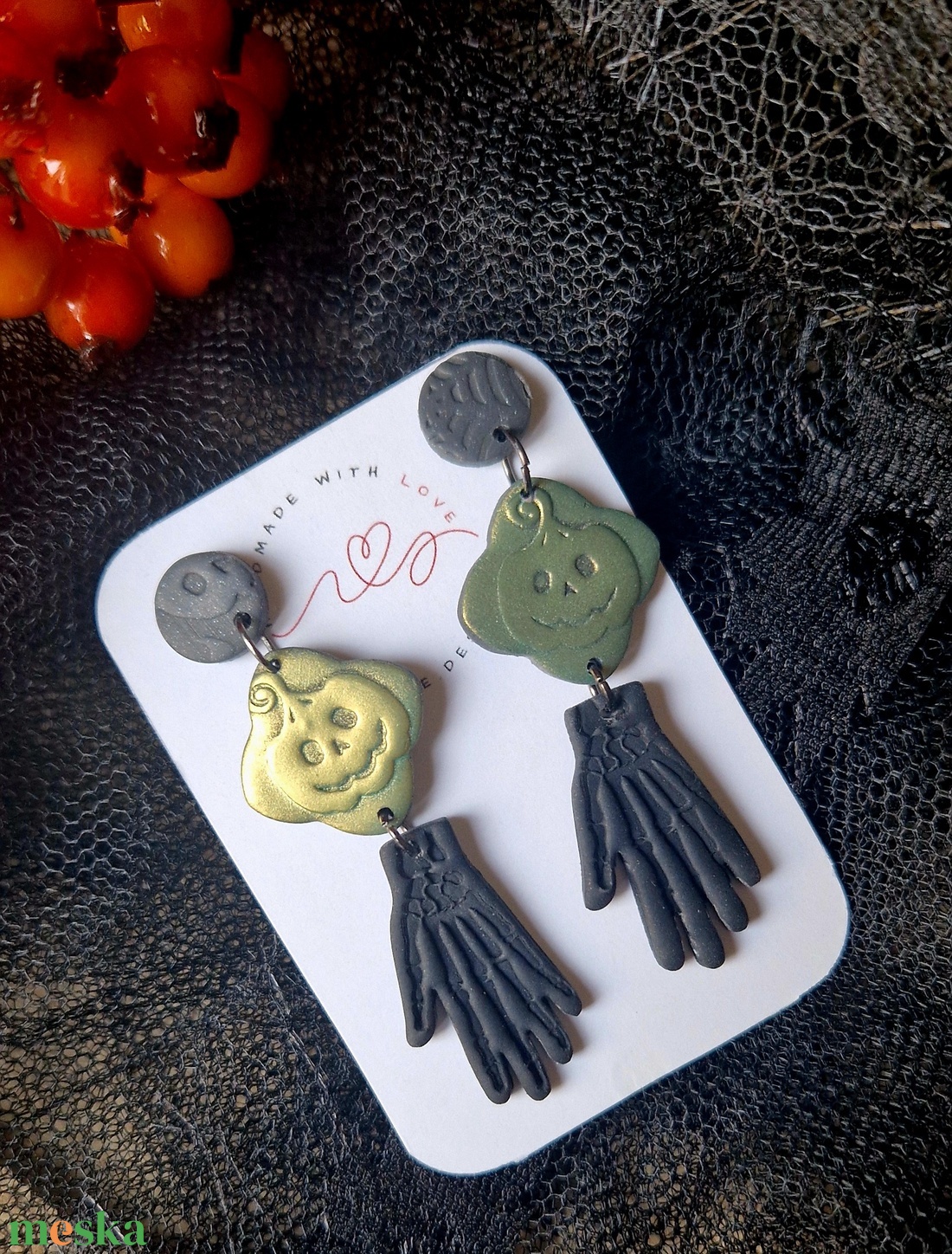 Halloween tök és csontváz mintás hosszú logós fülbevaló. Fekete és zöldesarany színekkel. Polymer clay. Ajándék nőknek. - ékszer - fülbevaló - lógó fülbevaló - Meska.hu Halloween tök és csontváz mintás hosszú logós fülbevaló. Fekete és zöldesarany színekkel. Polymer clay. Ajándék nőknek. - ékszer - fülbevaló - lógó fülbevaló - Meska.hu