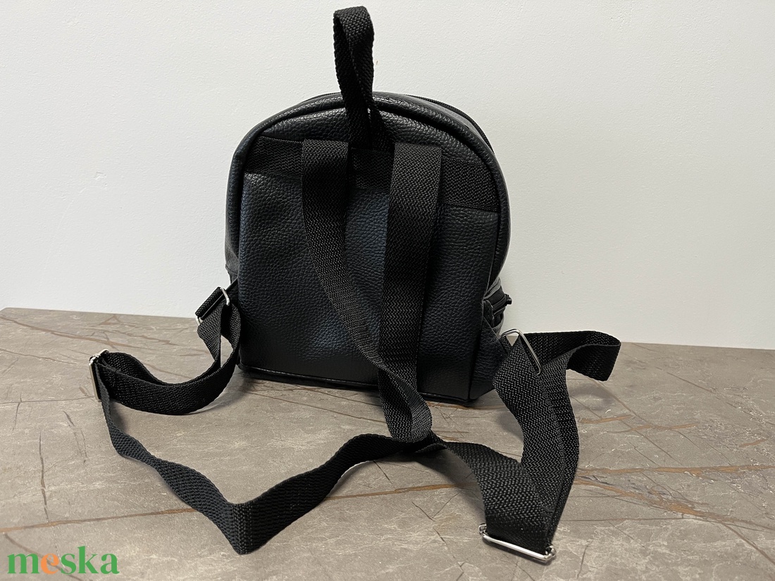 Éjfekete műbőr mini hátizsák - táska & tok - hátizsák - hátizsák - Meska.hu