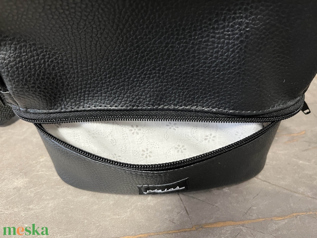 Éjfekete műbőr mini hátizsák - táska & tok - hátizsák - hátizsák - Meska.hu