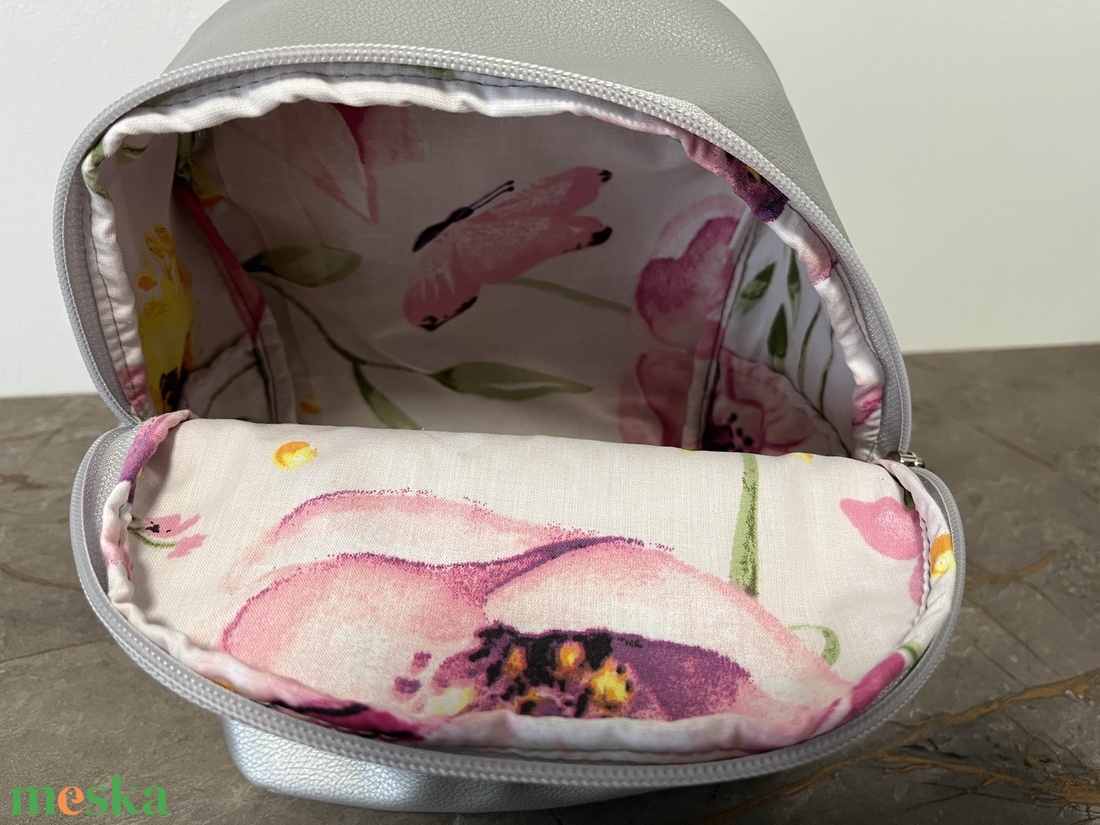 Ezüst műbőr mini hátizsák - táska & tok - hátizsák - hátizsák - Meska.hu