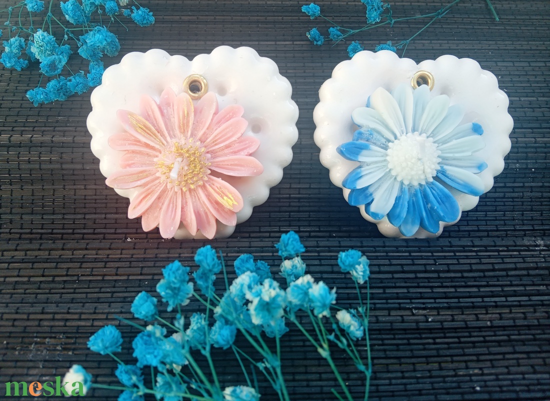 M.N Anyák napi köszönöajándék illatgyertya  virágal Margaréta  - esküvő - dekoráció - esküvői gyertya - Meska.hu