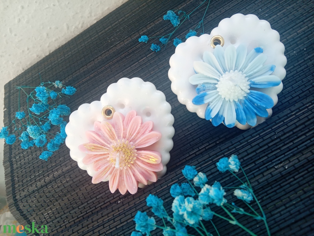 M.N Anyák napi köszönöajándék illatgyertya  virágal Margaréta  - esküvő - dekoráció - esküvői gyertya - Meska.hu