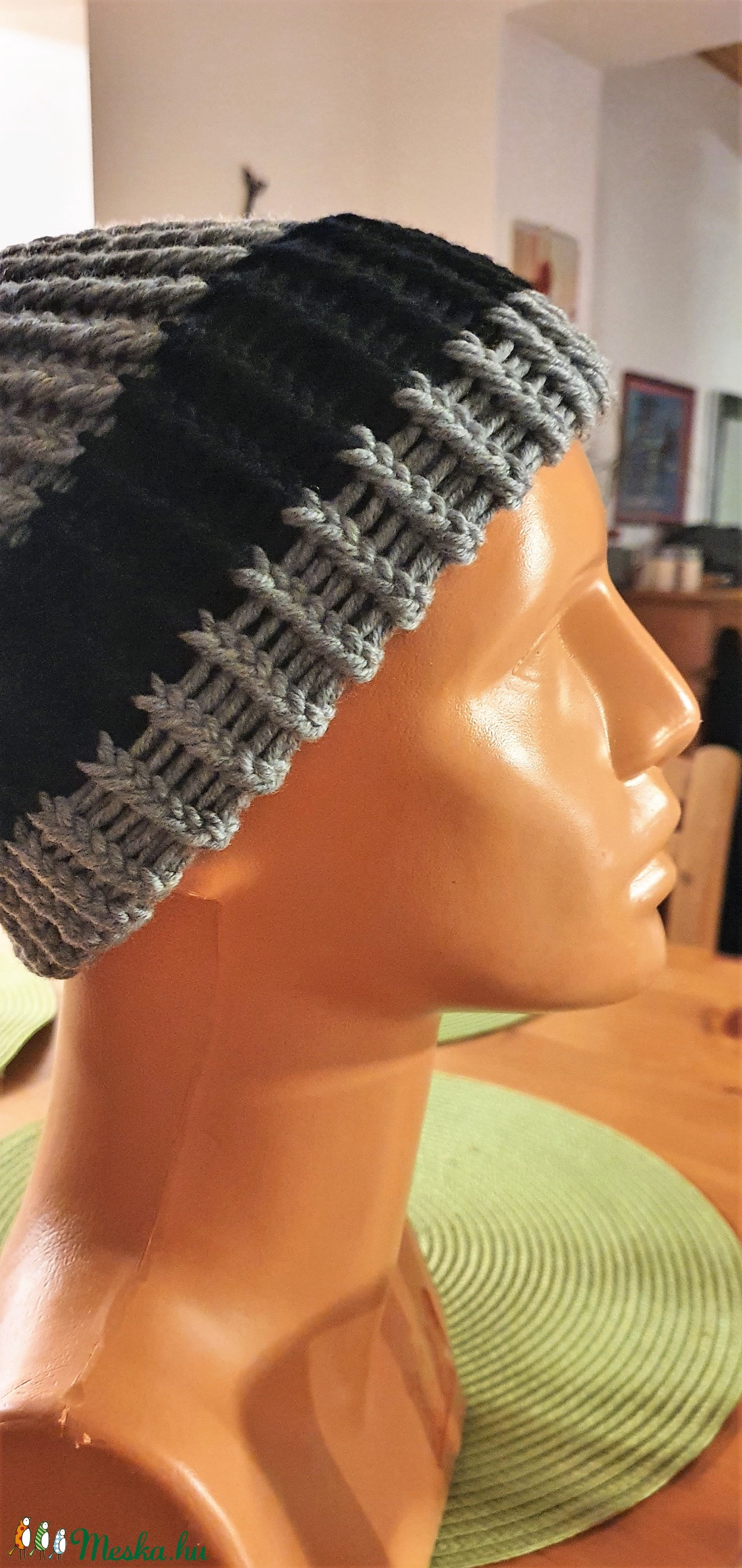 Szürke-fekete 100% merino gyapjú készült bojtos sapka - ruha & divat - sál, sapka, kendő - sapka & sál szett - Meska.hu Szürke-fekete 100% merino gyapjú készült bojtos sapka - ruha & divat - sál, sapka, kendő - sapka & sál szett - Meska.hu