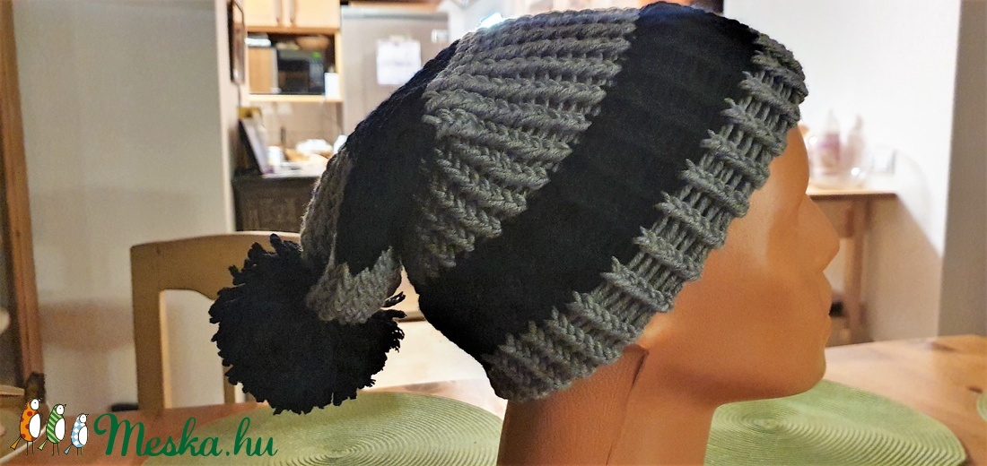 Szürke-fekete 100% merino gyapjú készült bojtos sapka - ruha & divat - sál, sapka, kendő - sapka & sál szett - Meska.hu Szürke-fekete 100% merino gyapjú készült bojtos sapka - ruha & divat - sál, sapka, kendő - sapka & sál szett - Meska.hu
