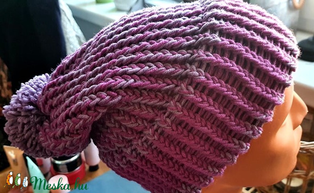 Lila-mályva színű 100% merino gyapjú puha, meleg varrás nélküli sapka bojttal - ruha & divat - sál, sapka, kendő - sapka - Meska.hu Lila-mályva színű 100% merino gyapjú puha, meleg varrás nélküli sapka bojttal - ruha & divat - sál, sapka, kendő - sapka - Meska.hu