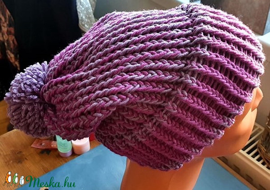 Lila-mályva színű 100% merino gyapjú puha, meleg varrás nélküli sapka bojttal - ruha & divat - sál, sapka, kendő - sapka - Meska.hu Lila-mályva színű 100% merino gyapjú puha, meleg varrás nélküli sapka bojttal - ruha & divat - sál, sapka, kendő - sapka - Meska.hu