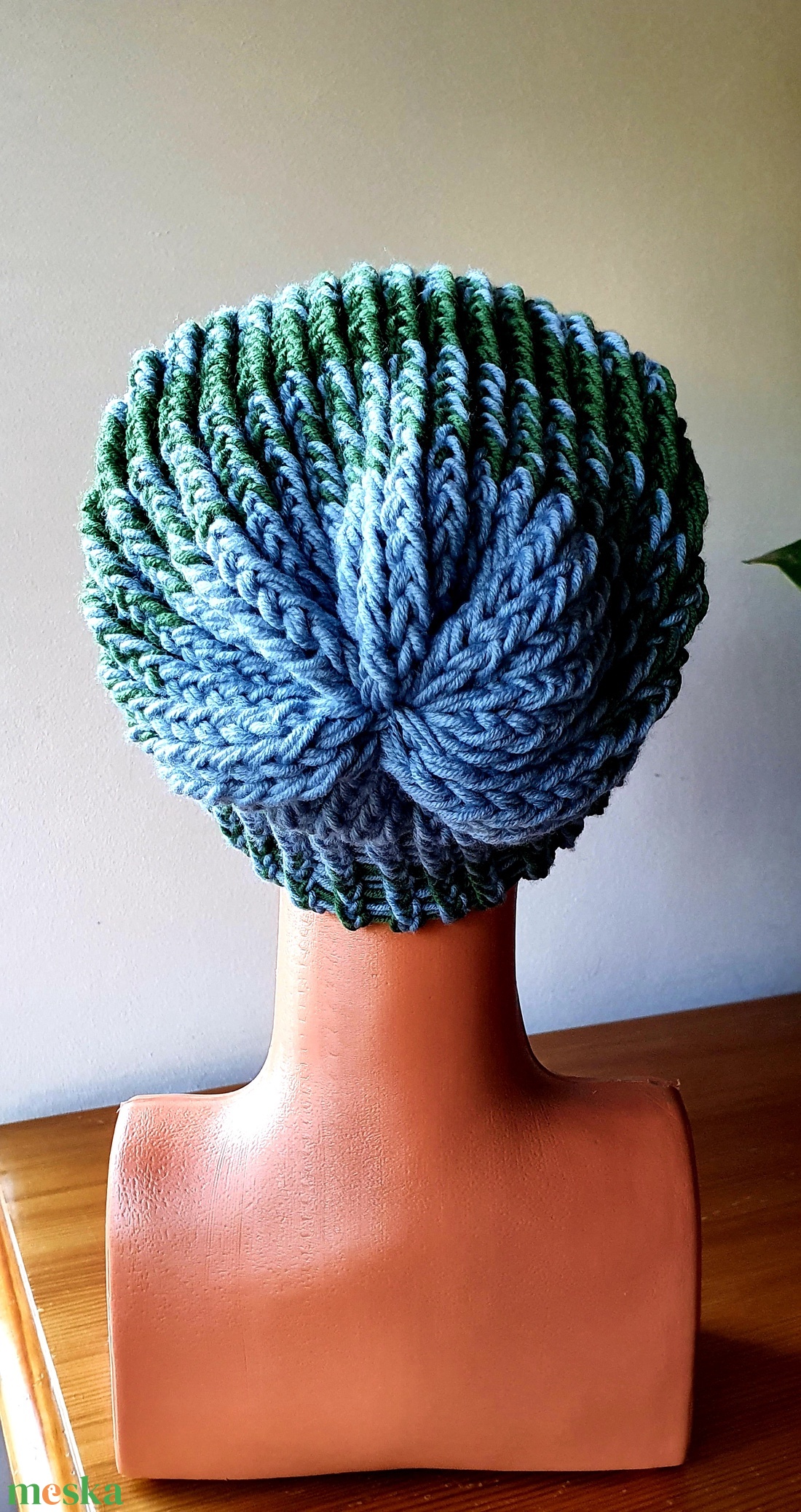 100% merino gyapjú fonalból kézzel készített kék-zöld színű női sapka - ruha & divat - sál, sapka, kendő - sapka - Meska.hu 100% merino gyapjú fonalból kézzel készített kék-zöld színű női sapka - ruha & divat - sál, sapka, kendő - sapka - Meska.hu