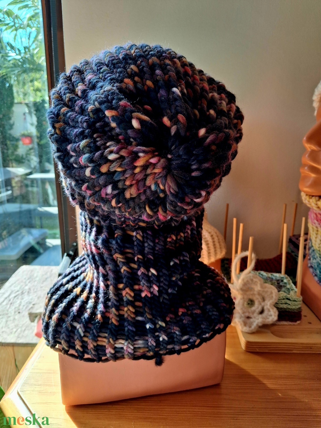 DHG Piuma Print 100% extra finom merino gyapjú fonalból kézzel készült sapka-körsál szett  - ruha & divat - sál, sapka, kendő - sapka & sál szett - Meska.hu