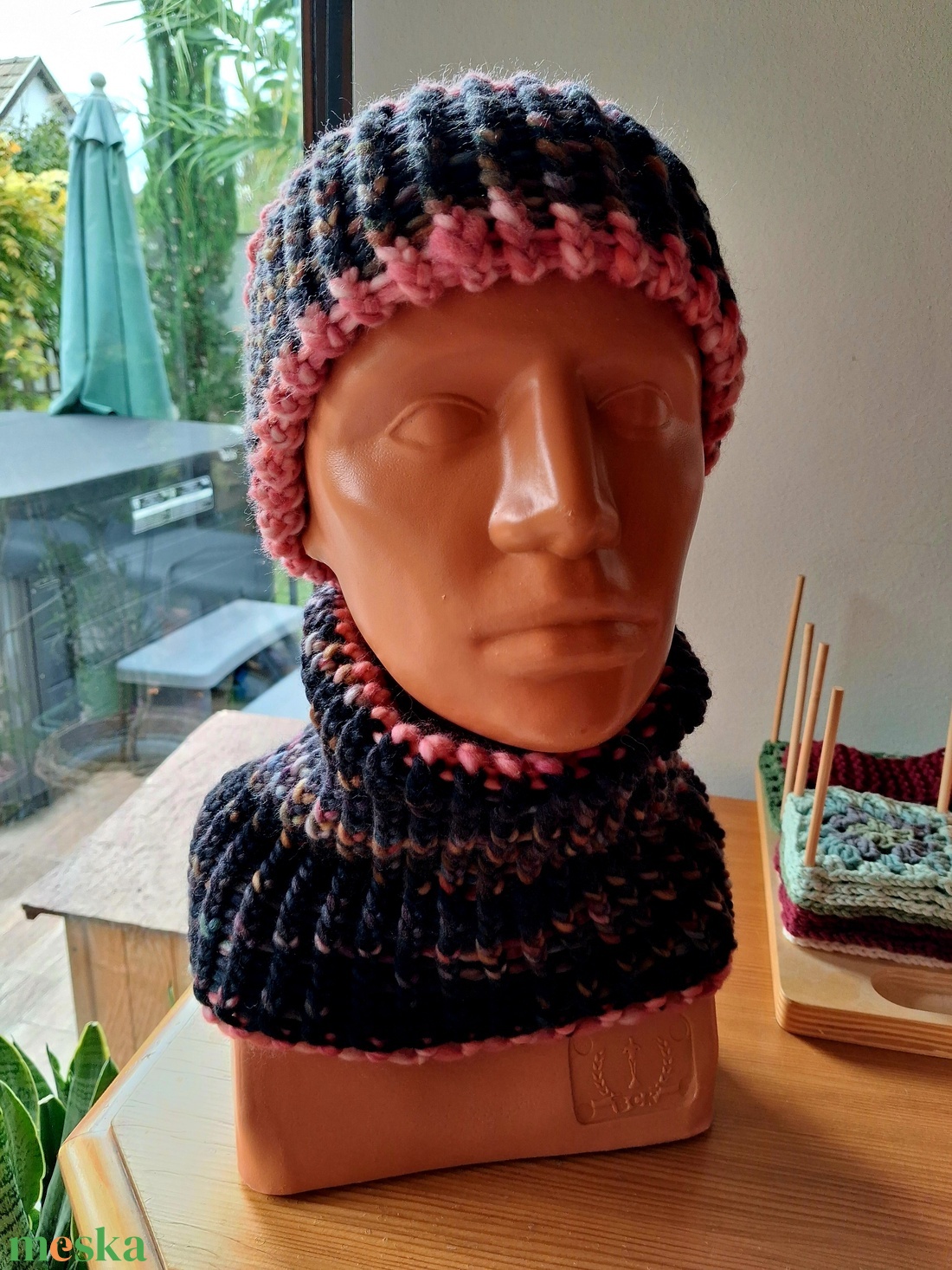 DHG Piuma 100% extra finom merino gyapjú fonalból kézzel készült sapka-körsál szett kifordítható sállal - ruha & divat - sál, sapka, kendő - sapka & sál szett - Meska.hu DHG Piuma 100% extra finom merino gyapjú fonalból kézzel készült sapka-körsál szett kifordítható sállal - ruha & divat - sál, sapka, kendő - sapka & sál szett - Meska.hu