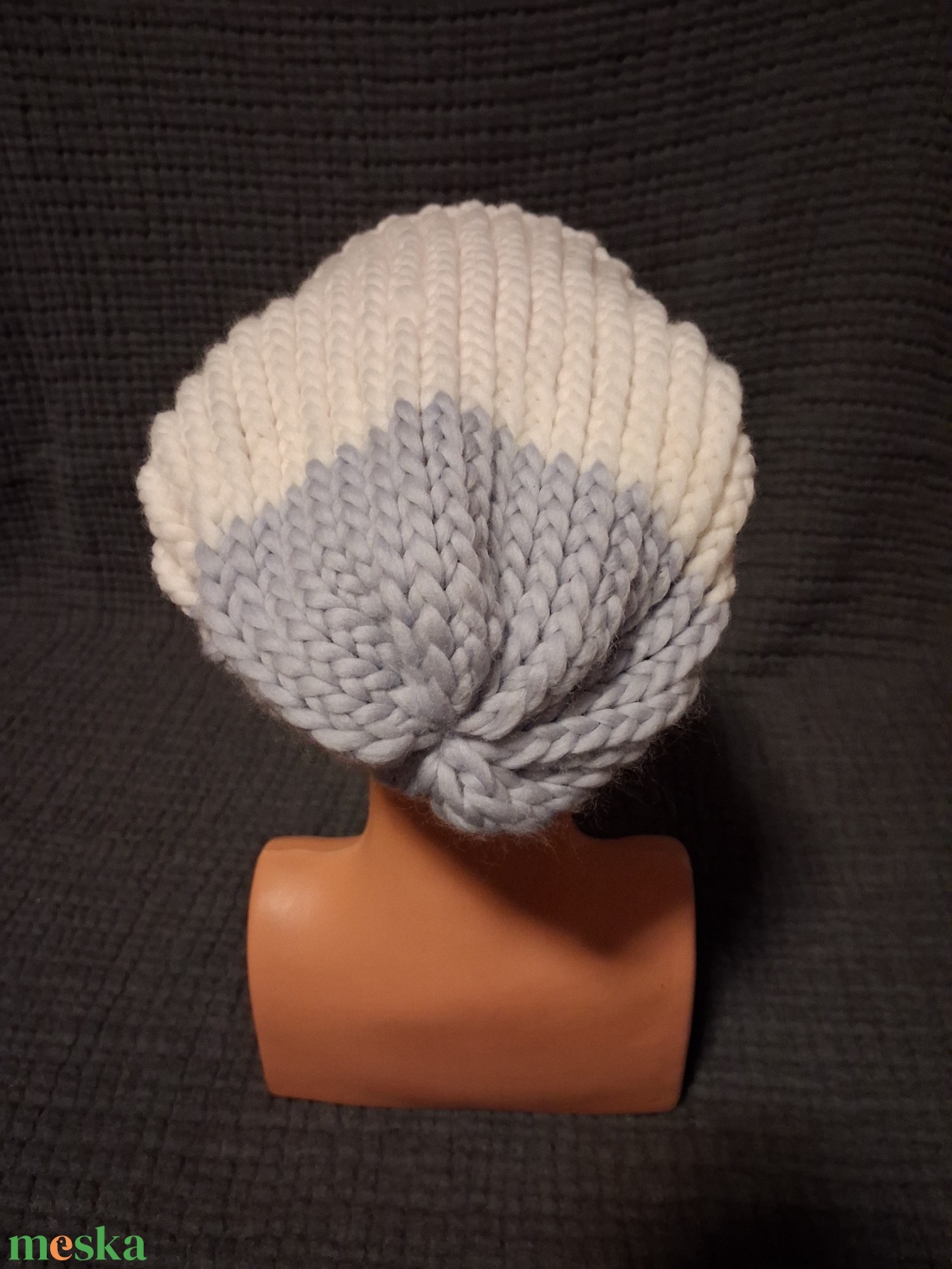 Luxus fonalból (DHG Piuma), 100% merinó gyapjúból készült sapka  - ruha & divat - sál, sapka, kendő - sapka - Meska.hu