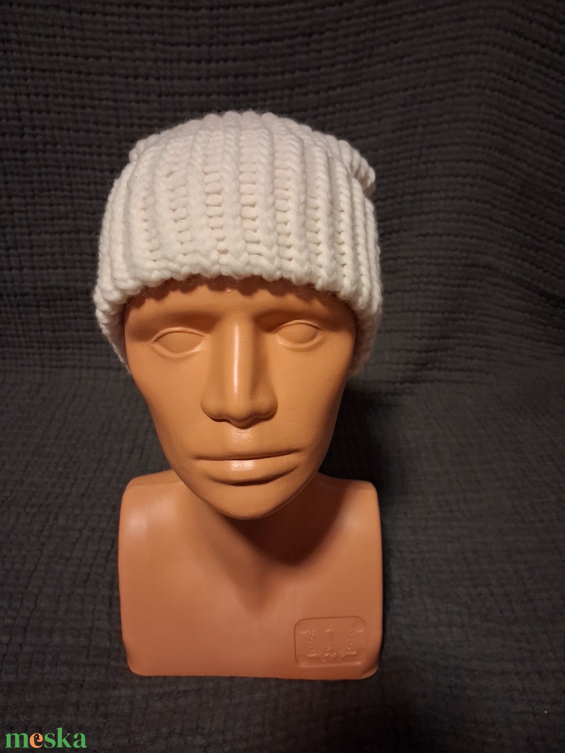 Luxus fonalból (DHG Piuma), 100% merinó gyapjúból készült sapka  - ruha & divat - sál, sapka, kendő - sapka - Meska.hu