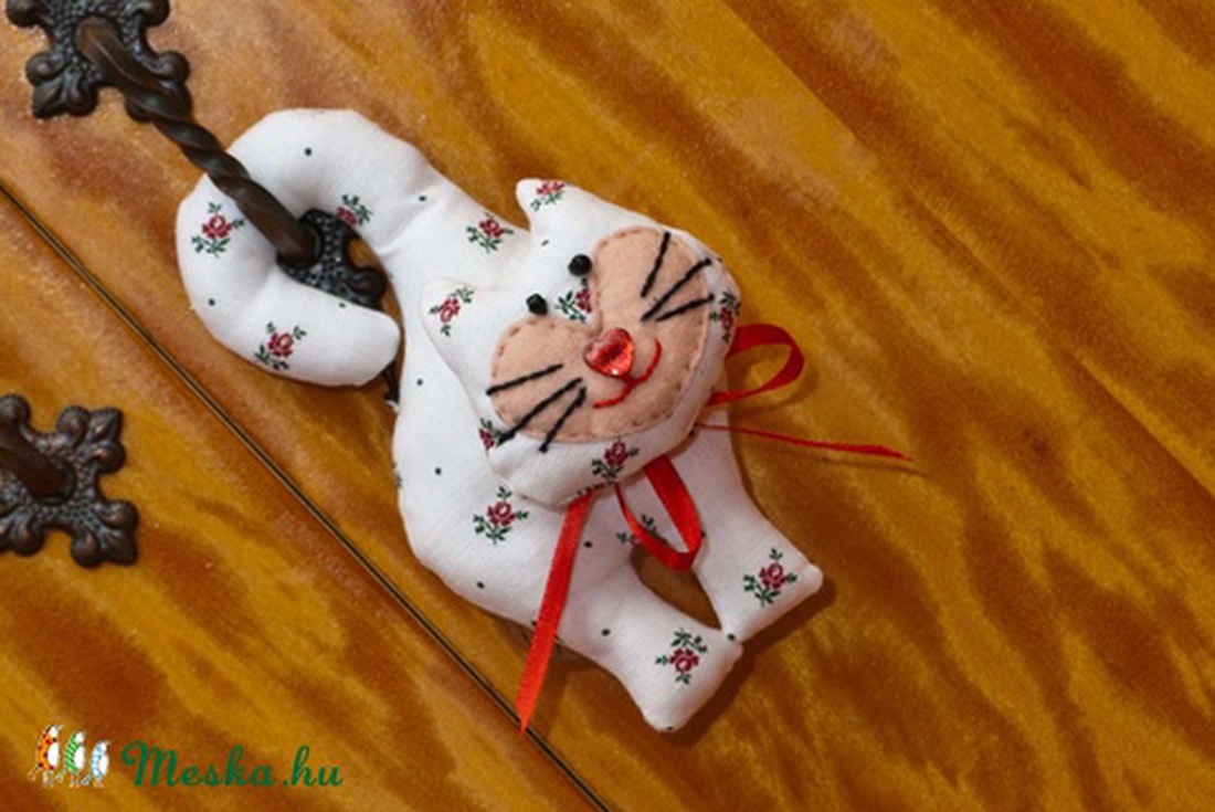 Kilincs cica, cicus -  - Meska.hu