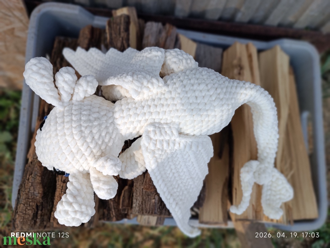 Horgolt nagy fehér sárkány  - játék & sport - plüssállat & játékfigura - plüss sárkány - Meska.hu