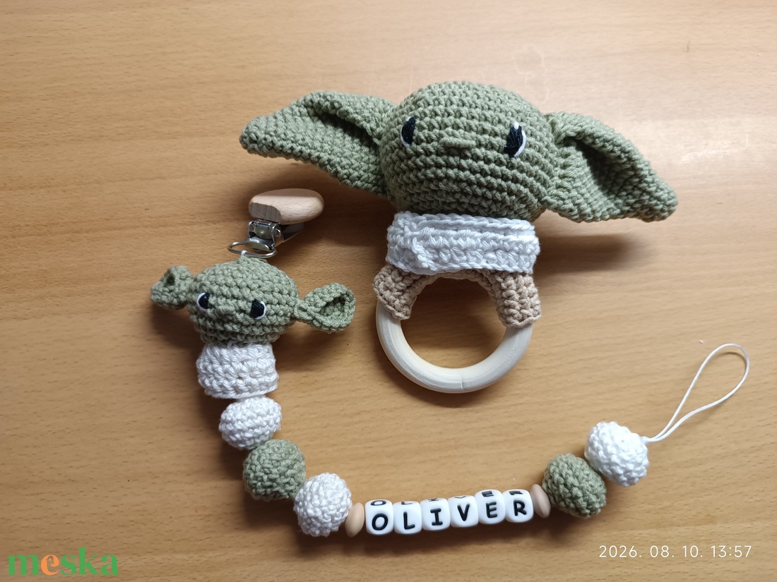 Horgolt cumilánc névvel - baba - mama - baba játékok - cumilánc - Meska.hu