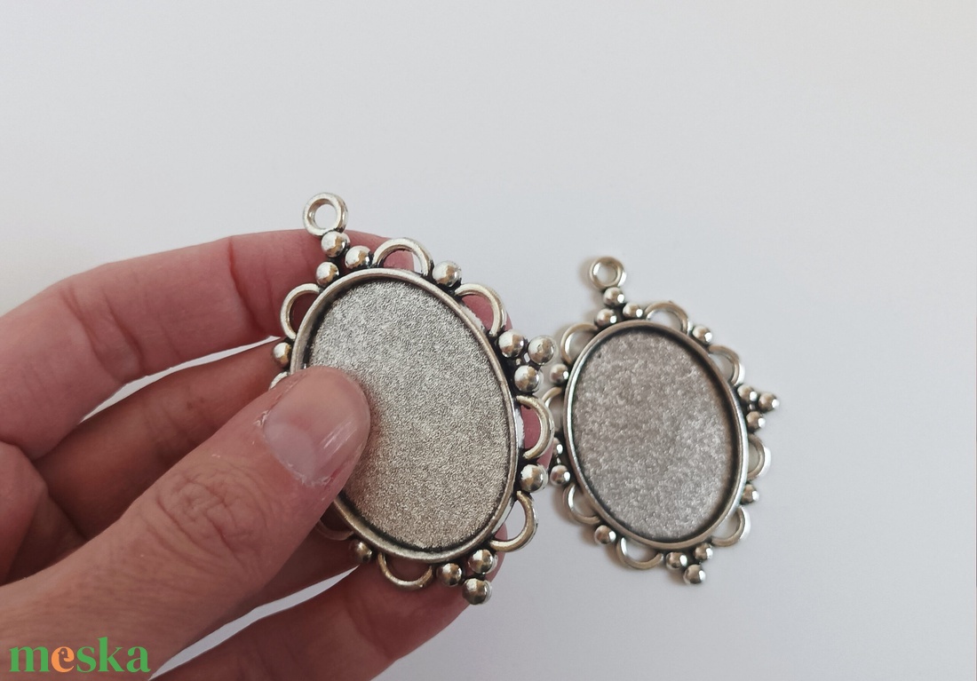 Cabochon medál alap - kellékek & szerszámok - gyöngyfűzés kellékek - cabochon - Meska.hu Cabochon medál alap - kellékek & szerszámok - gyöngyfűzés kellékek - cabochon - Meska.hu