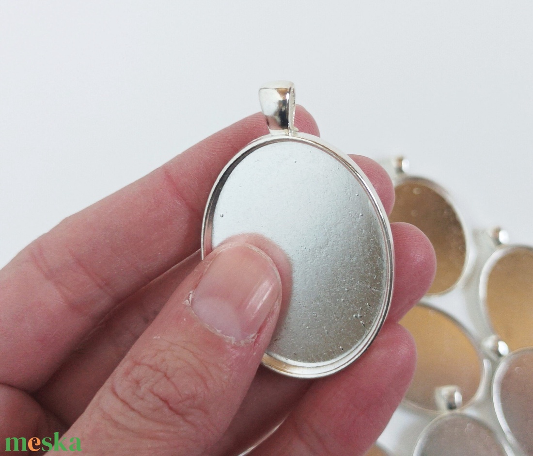 Cabochon medál alap - kellékek & szerszámok - gyöngyfűzés kellékek - cabochon - Meska.hu Cabochon medál alap - kellékek & szerszámok - gyöngyfűzés kellékek - cabochon - Meska.hu
