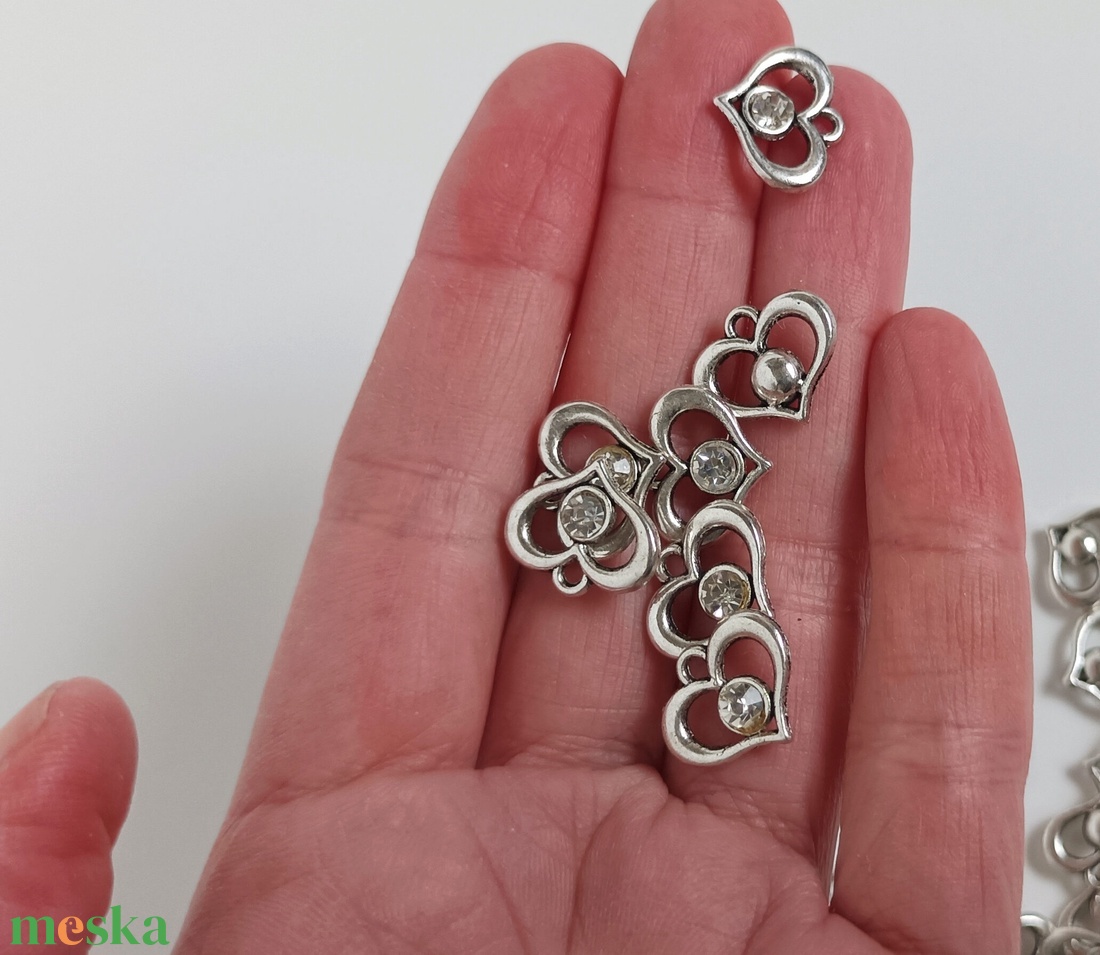 Köves szív charm - kellékek & szerszámok - ékszerkellék - charmok - Meska.hu Köves szív charm - kellékek & szerszámok - ékszerkellék - charmok - Meska.hu