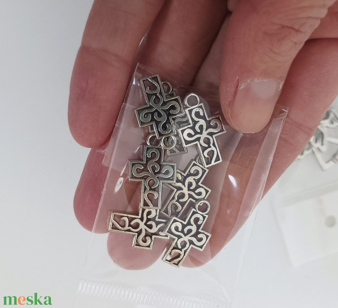 Kereszt charmok - kellékek & szerszámok - ékszerkellék - charmok - Meska.hu Kereszt charmok - kellékek & szerszámok - ékszerkellék - charmok - Meska.hu