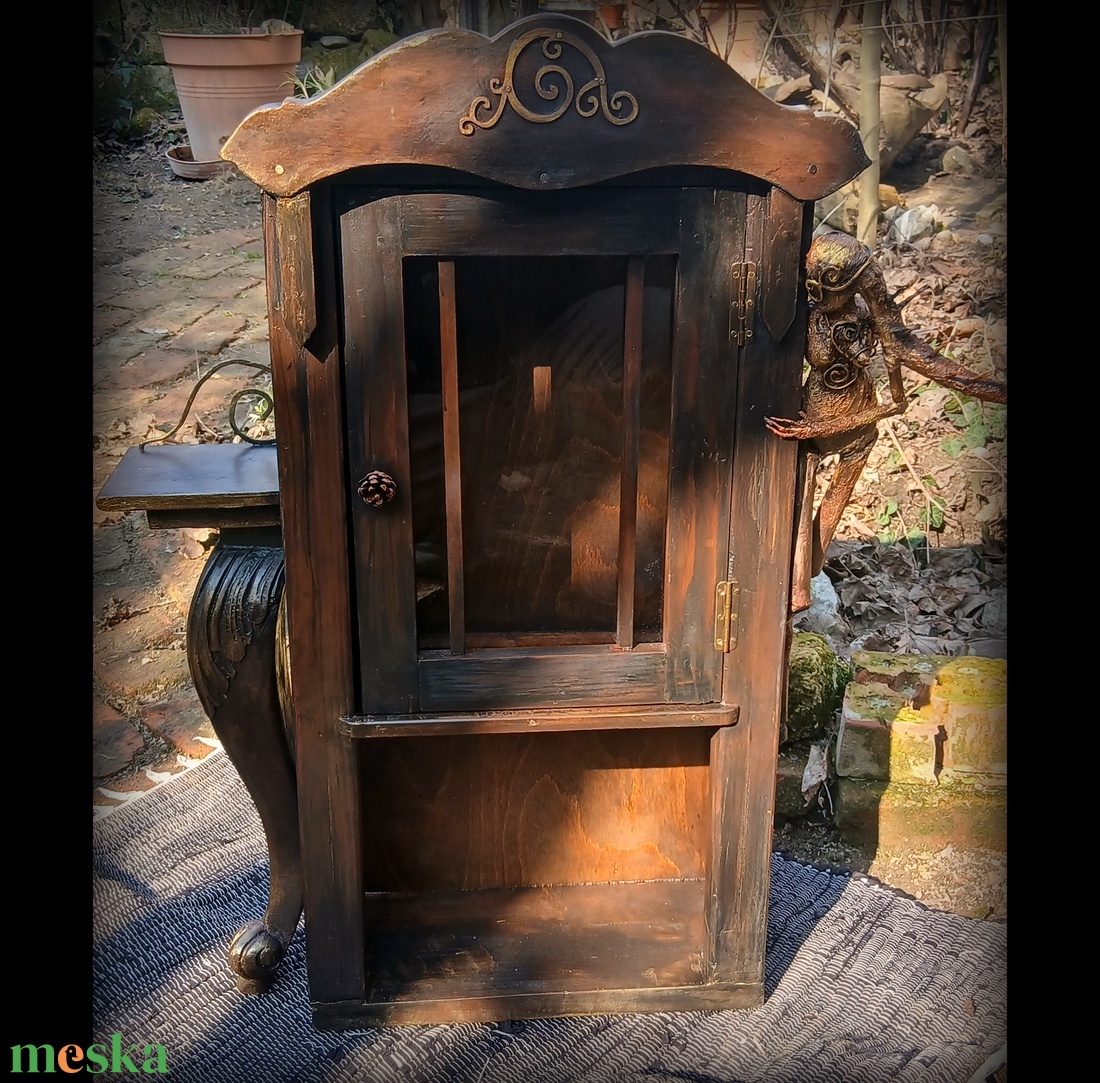 Wicca üvegajtós Óducska familiárissal - otthon & életmód - bútor - szekrény - Meska.hu