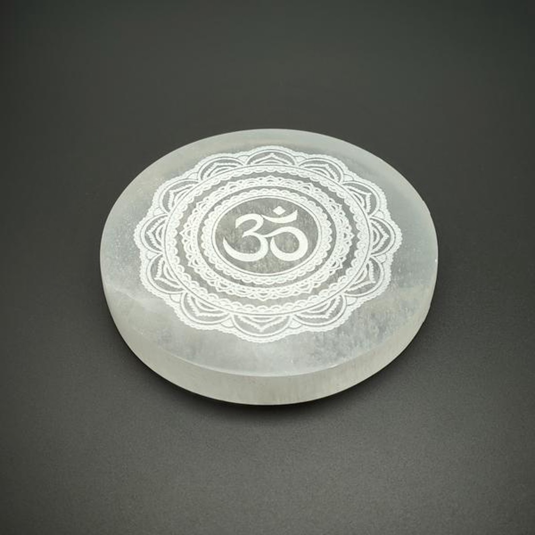 Szelenit korong om mandala csipkézett 9-10cm - kellékek & szerszámok - ásvány alapanyag - szelenit korong - Meska.hu Szelenit korong om mandala csipkézett 9-10cm - kellékek & szerszámok - ásvány alapanyag - szelenit korong - Meska.hu