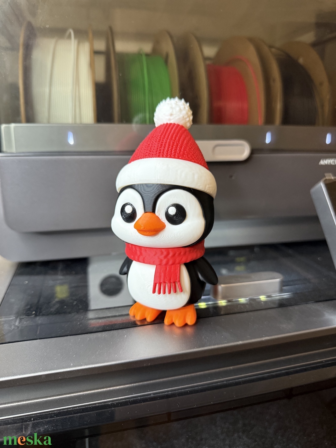 Téli Kispingvin � Egyedi Karácsonyi Dekoráció Bojtos Sapkában (13 cm) - kellékek & szerszámok - dekorációs kellékek - figurák - Meska.hu