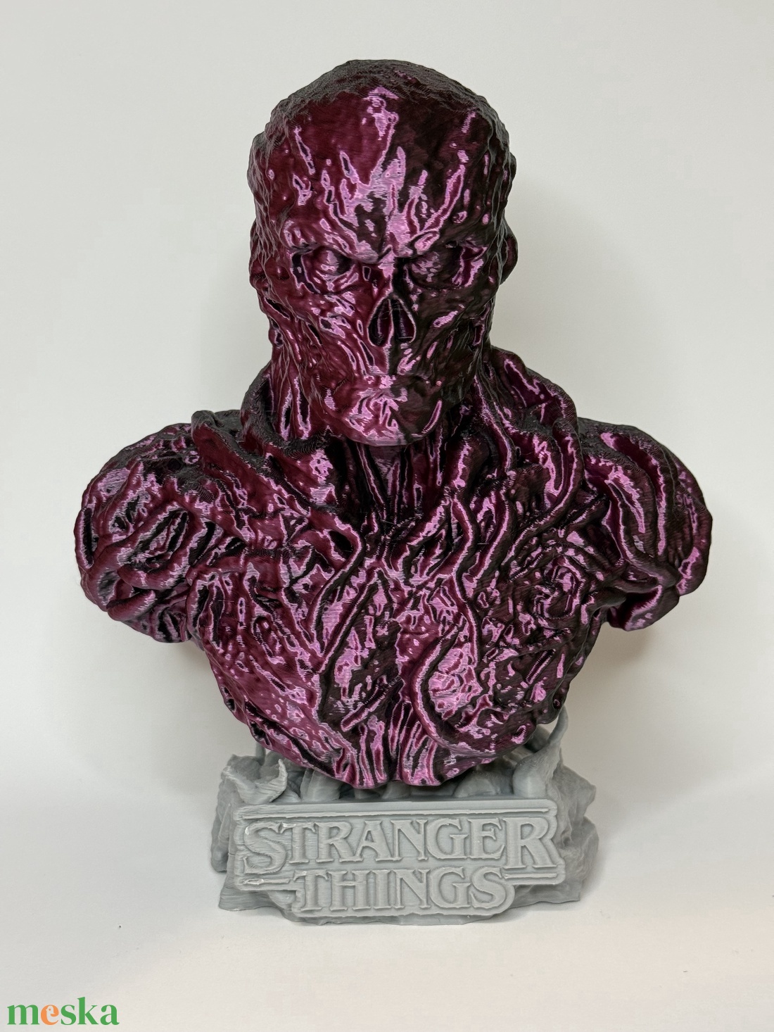 Stranger Things - Vecna Prémium Mellszobor Feliratos Talpazattal (20,5 cm) - kellékek & szerszámok - dekorációs kellékek - figurák - Meska.hu