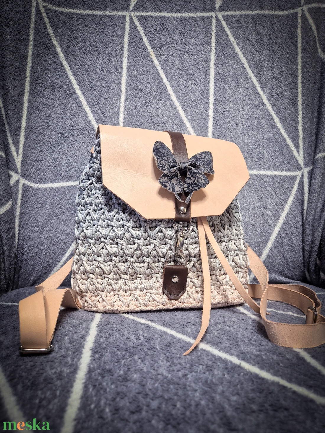 Horgolt hátizsák bőr szerelékkel, zsebes béléssel - táska & tok - hátizsák - hátizsák - Meska.hu