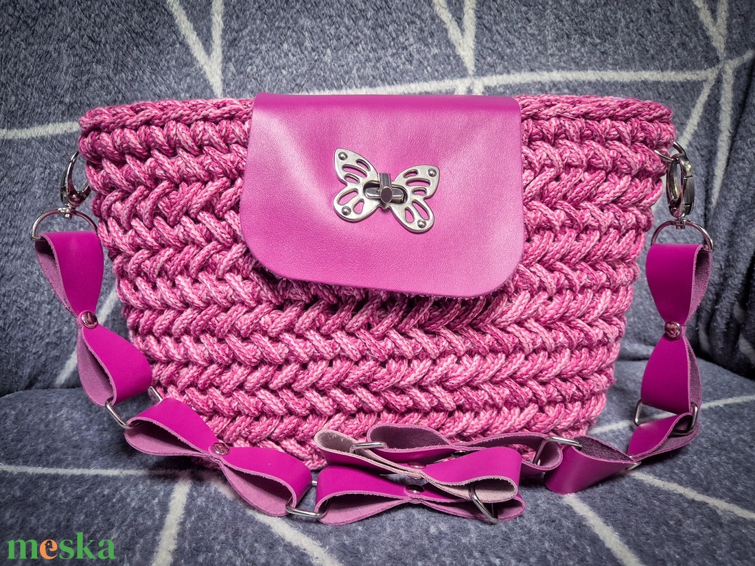 Horgolt válltáska zsinórfonalból, béléssel, bőr szerelékkel - táska & tok - kézitáska & válltáska - válltáska - Meska.hu