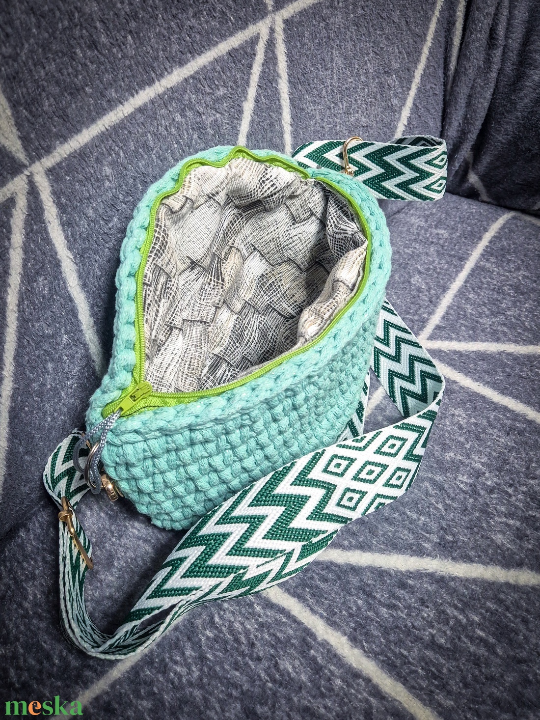 Világoszöld horgolt crossbody övtáska - táska & tok - övtáska - Meska.hu