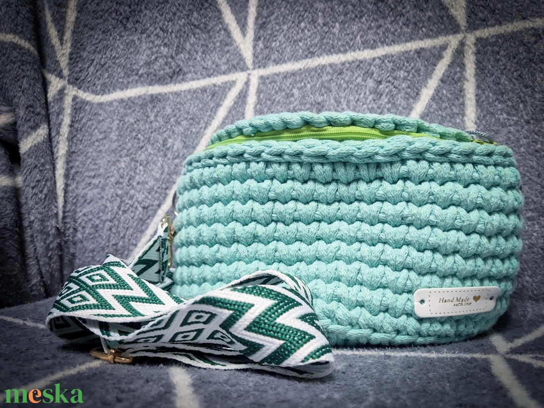 Világoszöld horgolt crossbody övtáska - táska & tok - övtáska - Meska.hu